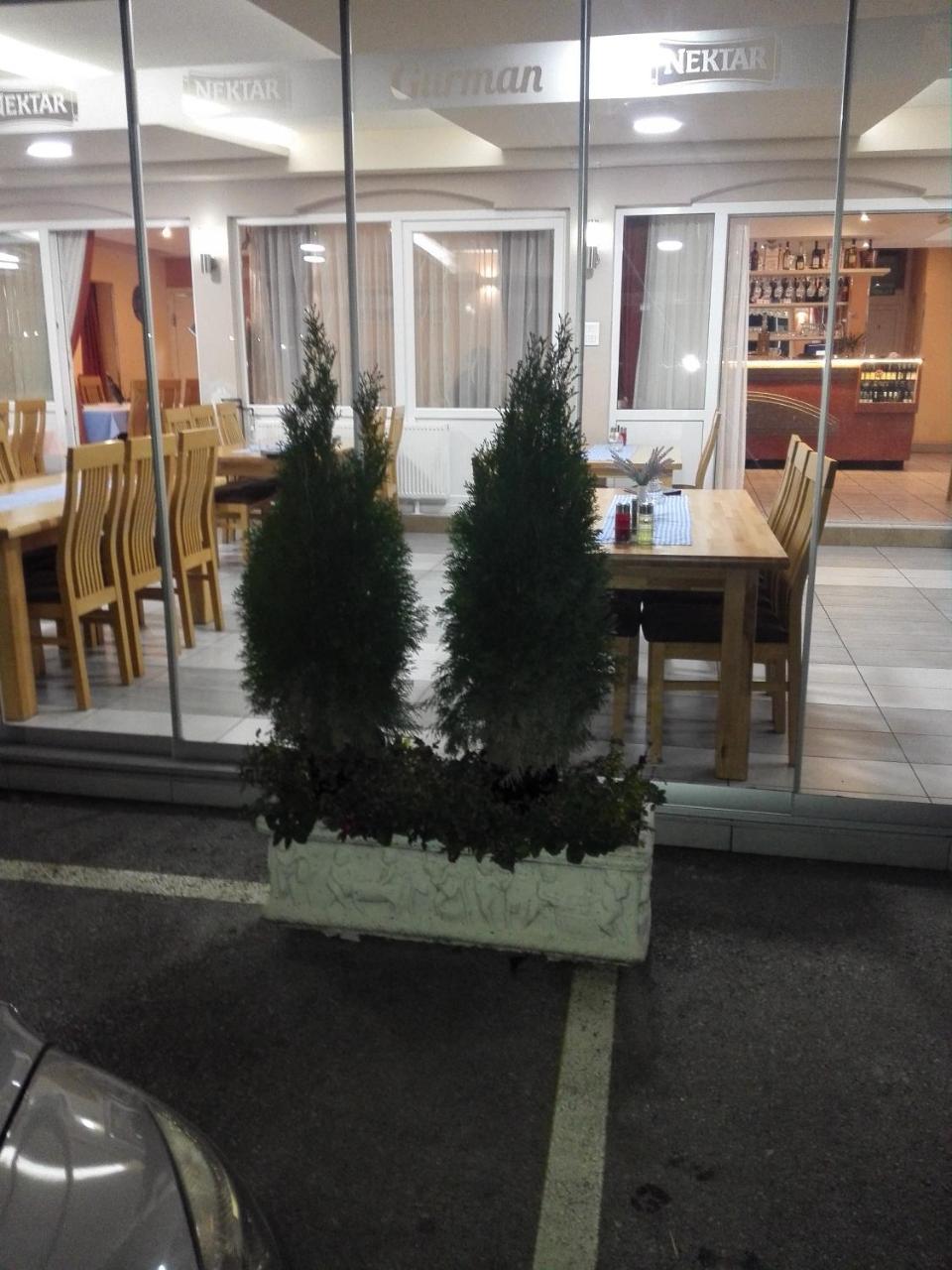 Motel Restoran Gurman Banja Luka Buitenkant foto